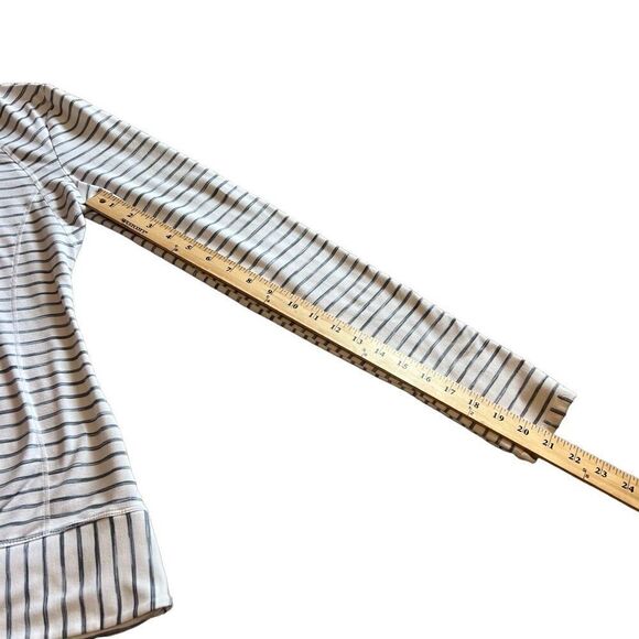 Athleta Space Dye Striped Shirt. White and Blue. Great Condition!! Size Small - Picture 12 of 12
